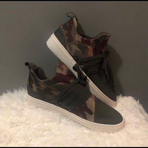 Steve Madden army sneakers